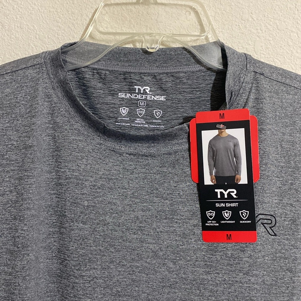 TYR Men's Relaxed Fit Long Sleeve Sundefense Sun Shirt w UPF 50+ Size M